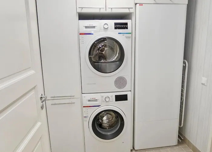 Iso-karpalo B By Interhome Aikkila